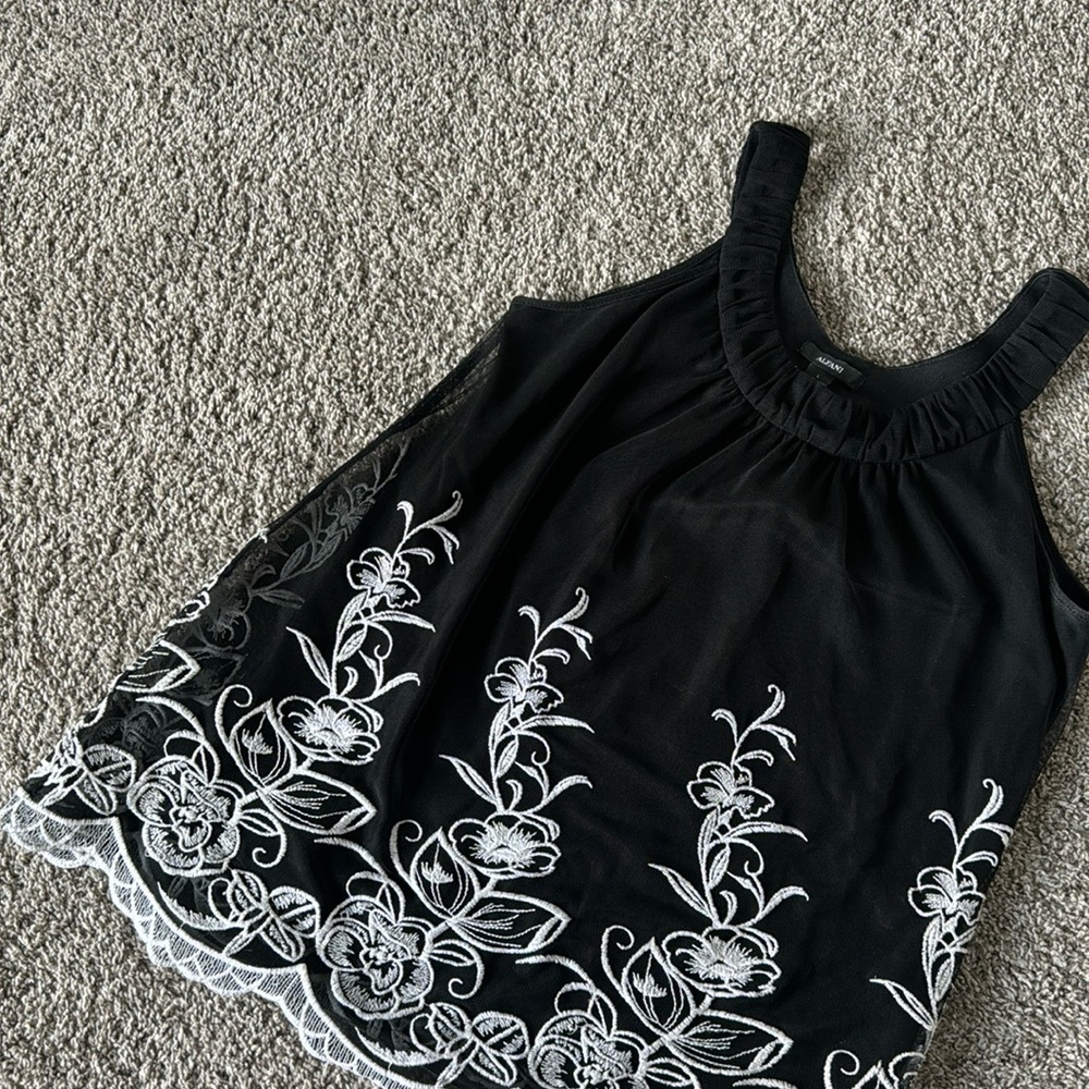 Floral Embroidered Tank Top Blouse